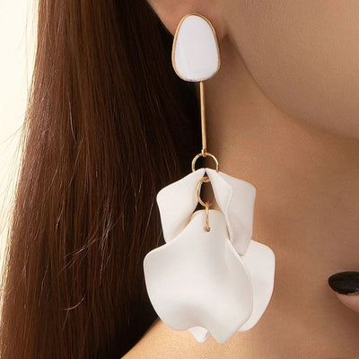 Lilia - Moderne hvide blomsterhængende øreringe