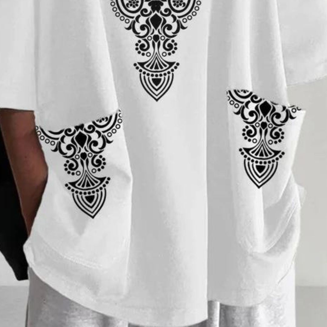 Noah - Oversize T-Shirt med Tribal Print Detaljer