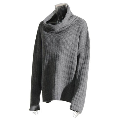 Mia - Asymmetrisk ribstrikket sweater med krave