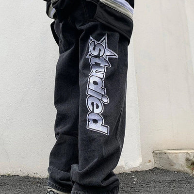 Raven - Weite Jeans mit markantem Grafikdruck