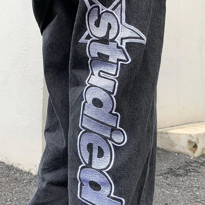 Raven - Weite Jeans mit markantem Grafikdruck