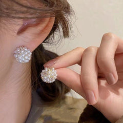 Evelina - Elegante perle øreringe med funklende detaljer